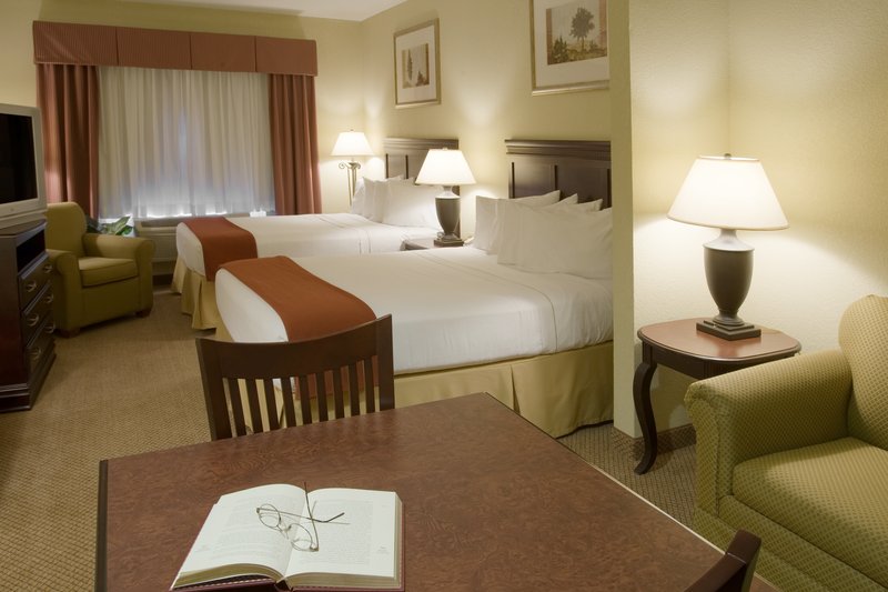 Double Queen Suite