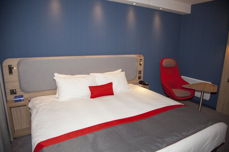Choose 2 singles or king size. Accessible free Wi-Fi and breakfast