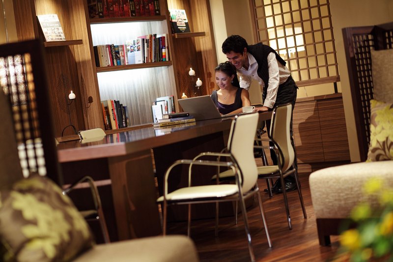 Club Floor Lounge