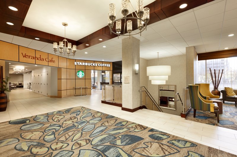 Enjoy breakfast, lunch or dinner options at our Crystal City hotel