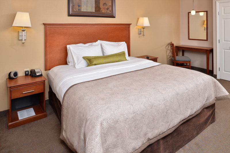 Deluxe Room- King Bedroom Suite