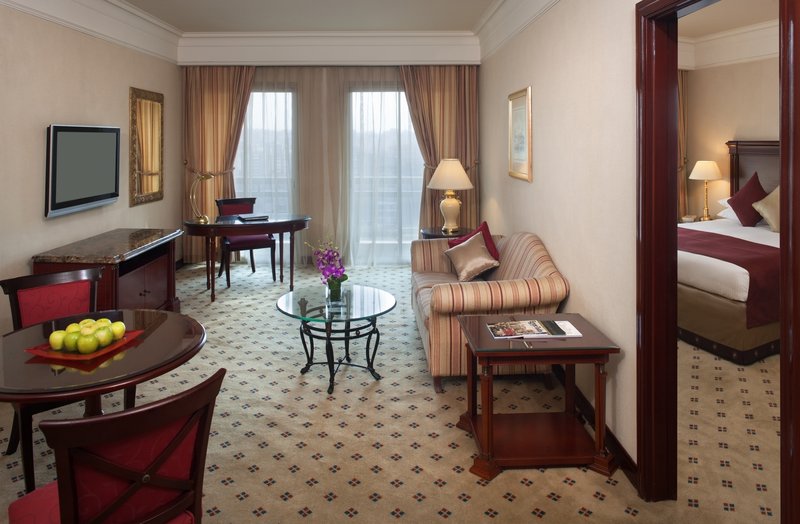 One Bedroom Residence Suite with equipped kitchen and dining area