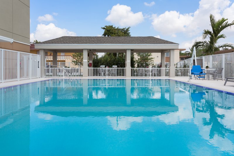 Outdoor Pool with Gazebo Grills