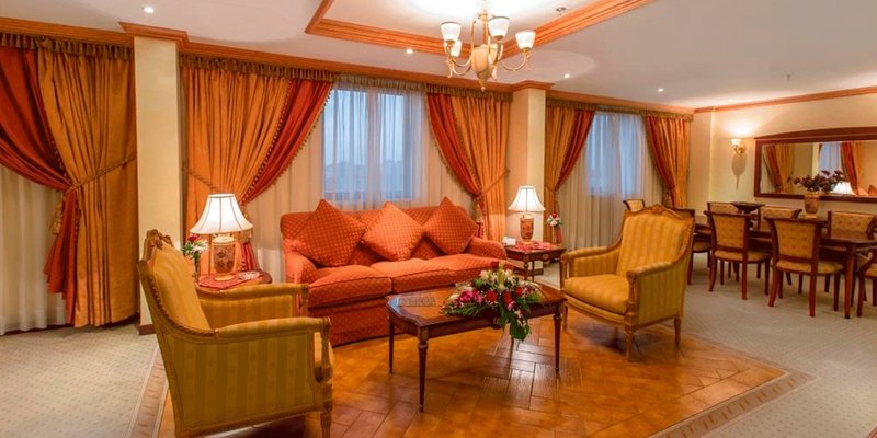 Suite overlooking the swimming pool