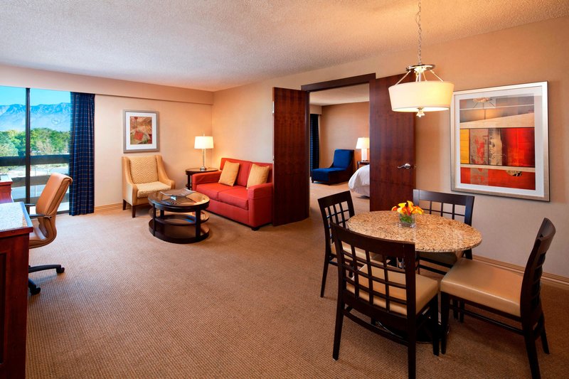 Jacuzzi Suite - Parlor