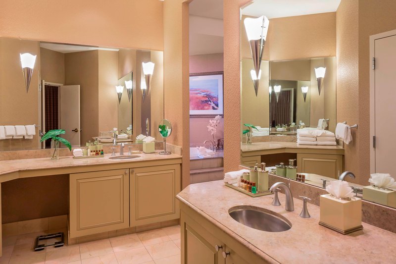 VIP Suite - Guest Bathroom