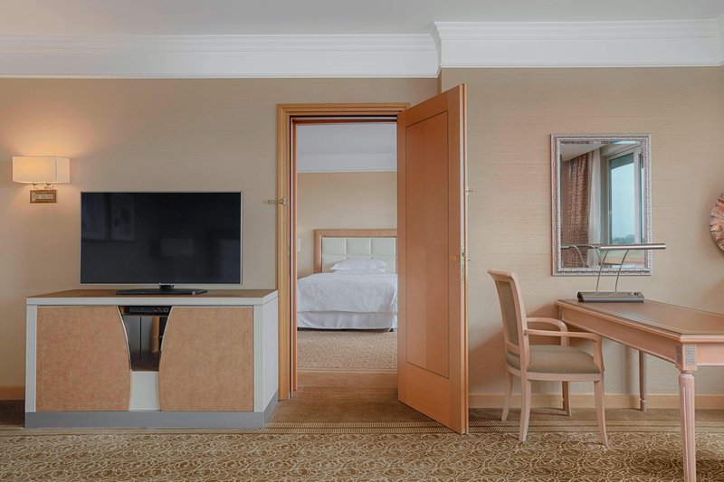 Connecting Room