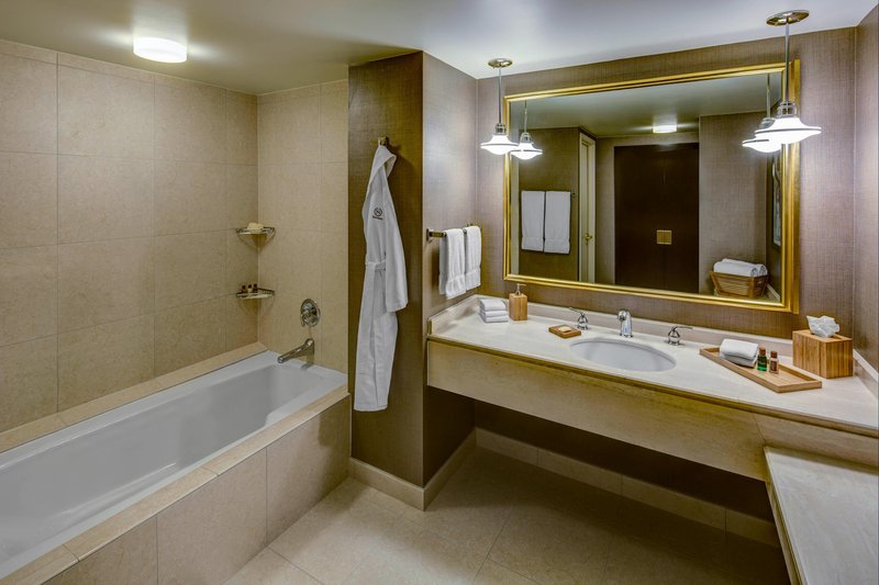 Presidential Suite - Guest Bathroom