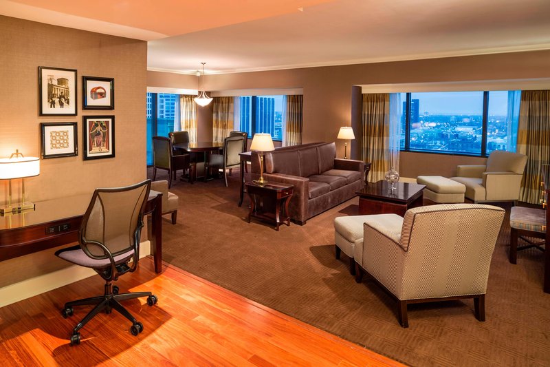 VIP Suite - Parlor