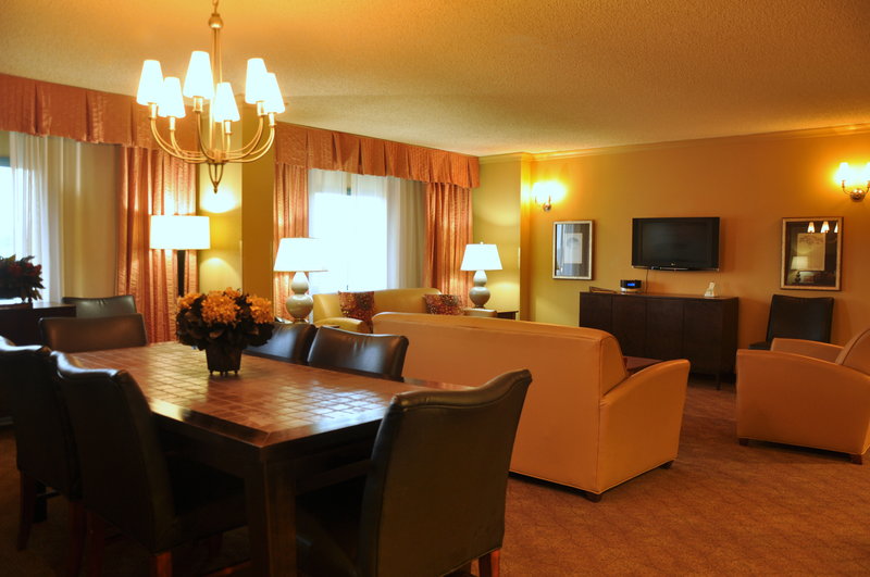 Crowne Plaza Downtown Little Rock Presidential Suite
