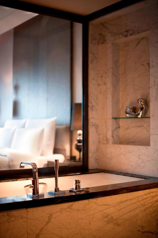 Deluxe King Bathroom