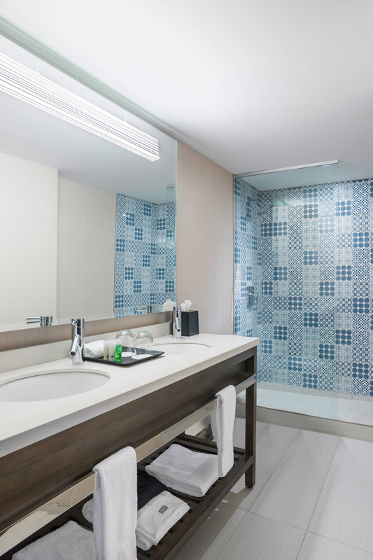 Junior Suite - Bathroom
