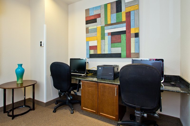24-Hour Business Center for fax, photocopy, scanning capabilities