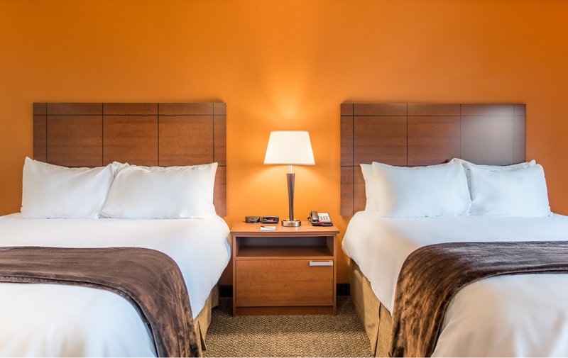 2 Queen Beds