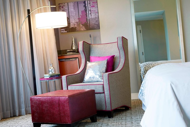 Executive King Guest Room - Living Area