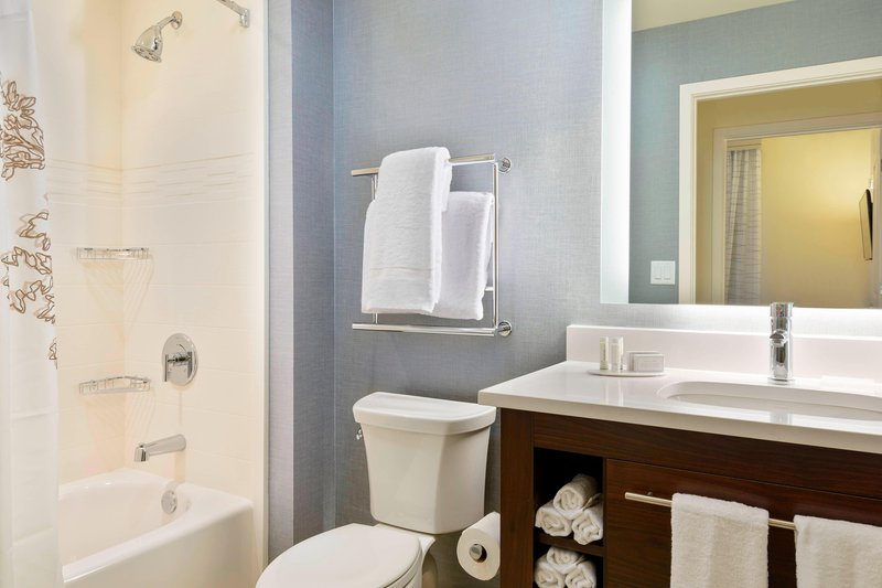 Two-Bedroom Suite Bathroom with Tub