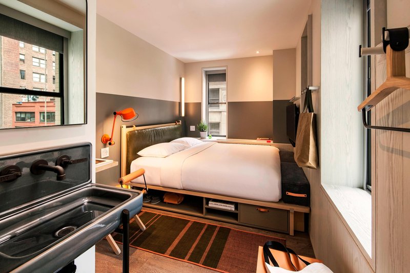 King Corner Guest Room