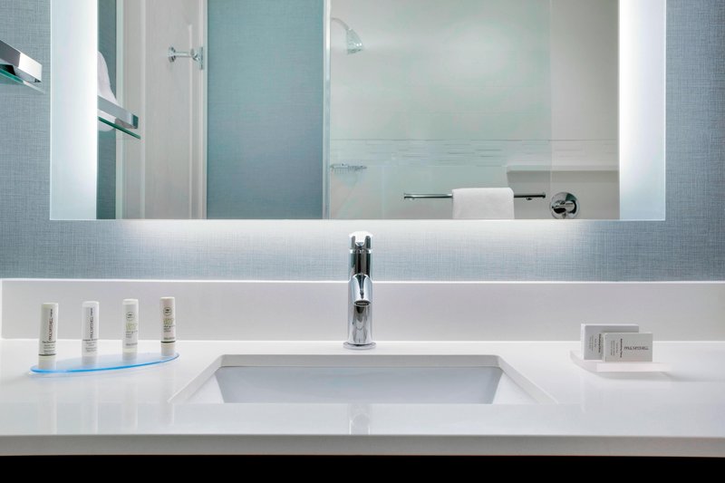 Suite Bathroom