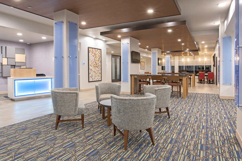 New Hotel close to Dwtn Lincoln-Lobby and 2 station Business Ctr.