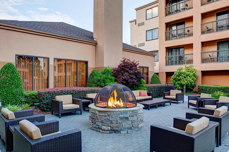 Outdoor Terrace & Firepit