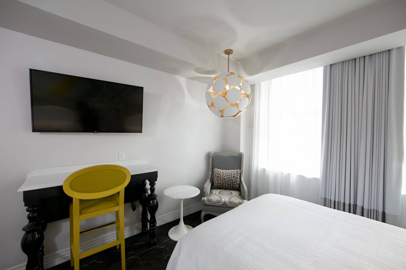 King Guest Room - Work Desk