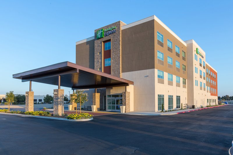 Welcome to our new hotel near Sequoia National Park.