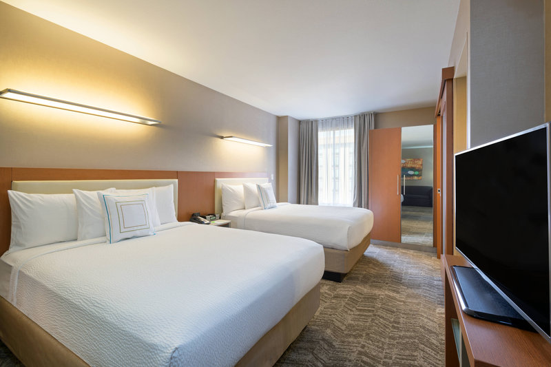 Queen/Queen Suite - Sleeping Area