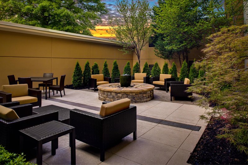 Hotel Courtyard