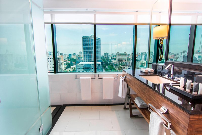 Deluxe Guest Bathroom