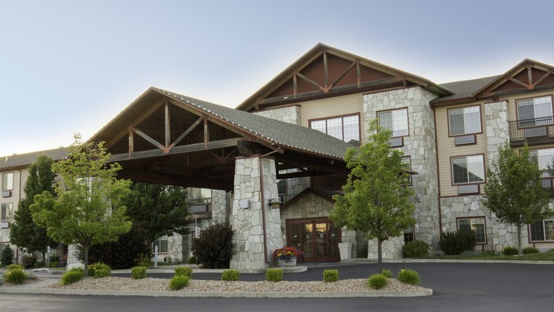 Stay with Holiday Inn Express & Suites Cheney!