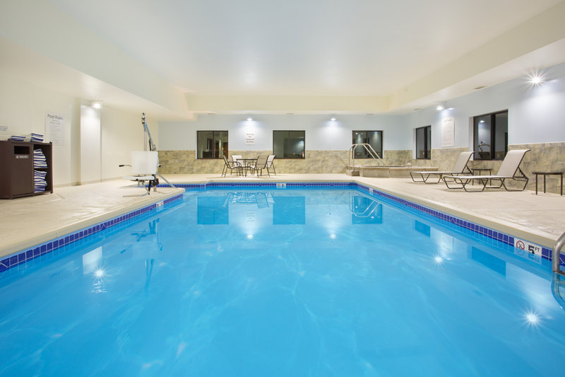 Indoor swimming pool- Holiday Inn Express & Suites Concordia