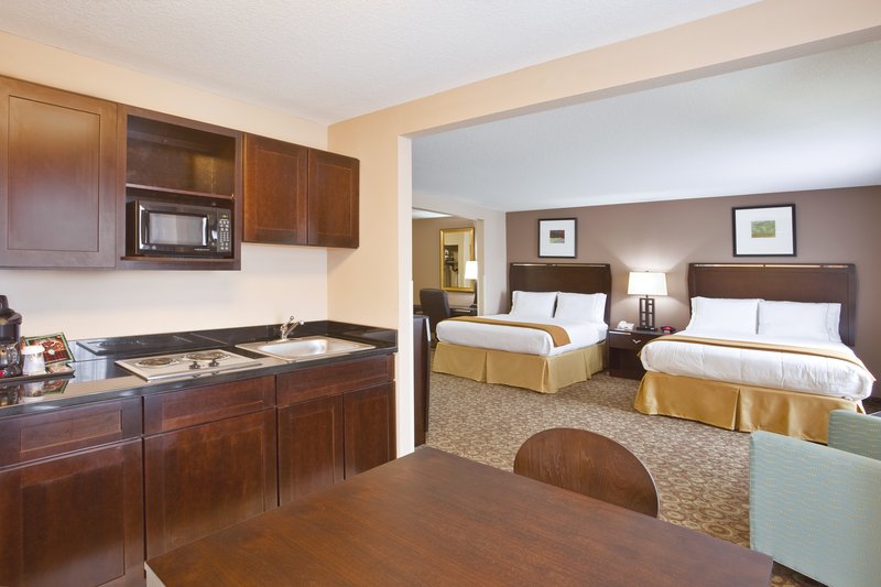Two Queen Kitchenette
