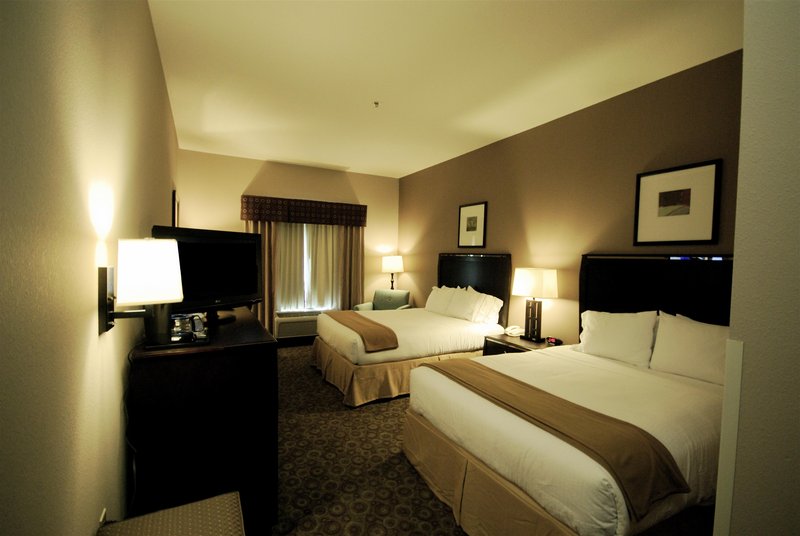 2 Queen Bed Guest Room