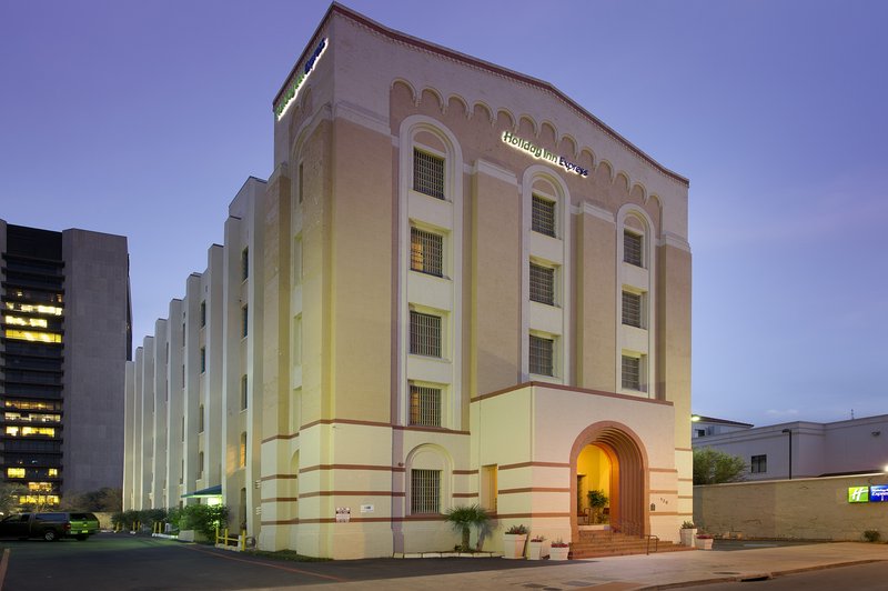 Hotel in the heart of downtown San Antonio.
