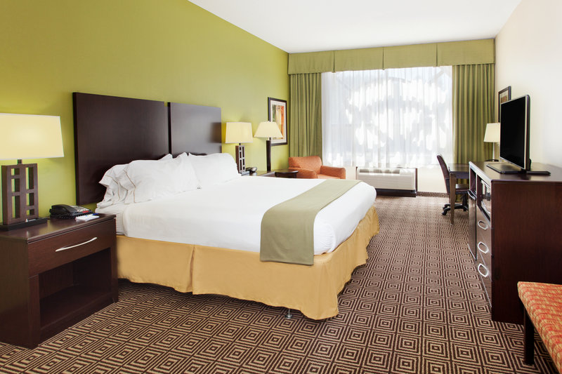 ADA/Handicapped accessible King Guest Room with mobility tub