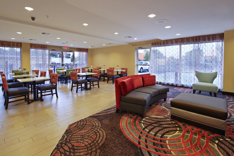 Enjoy and relax in the hotel lobby with free Wi-Fi.