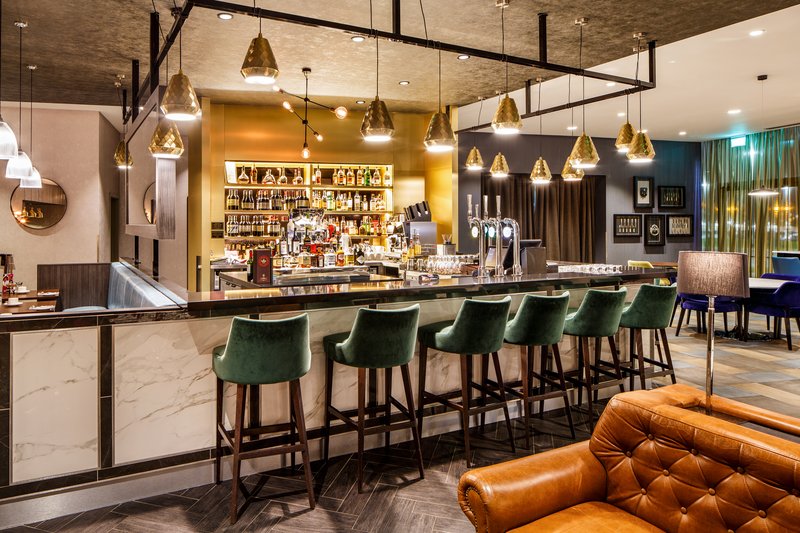 Bar and Lounge