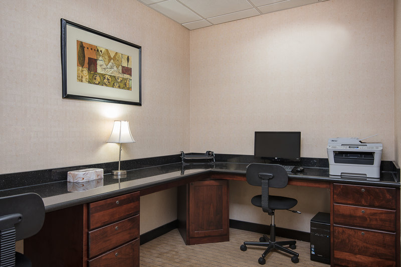 24-hr Business Center is available for our guests to use.