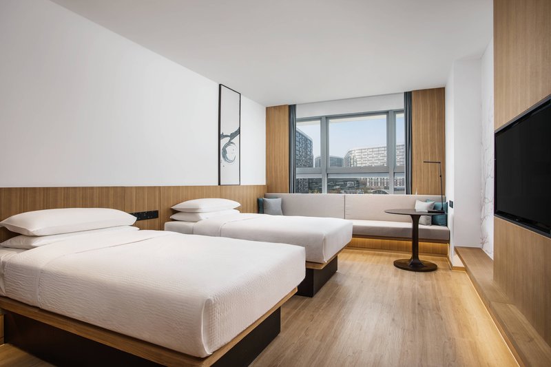 Deluxe Twin/Twin Guest Room