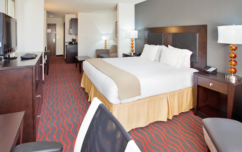 Kick off your shoes and feel like a king in our roomy king suites!