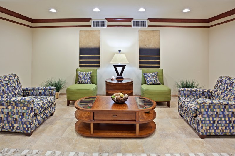 Enjoy and relax in the hotel lobby with free Wi-Fi.