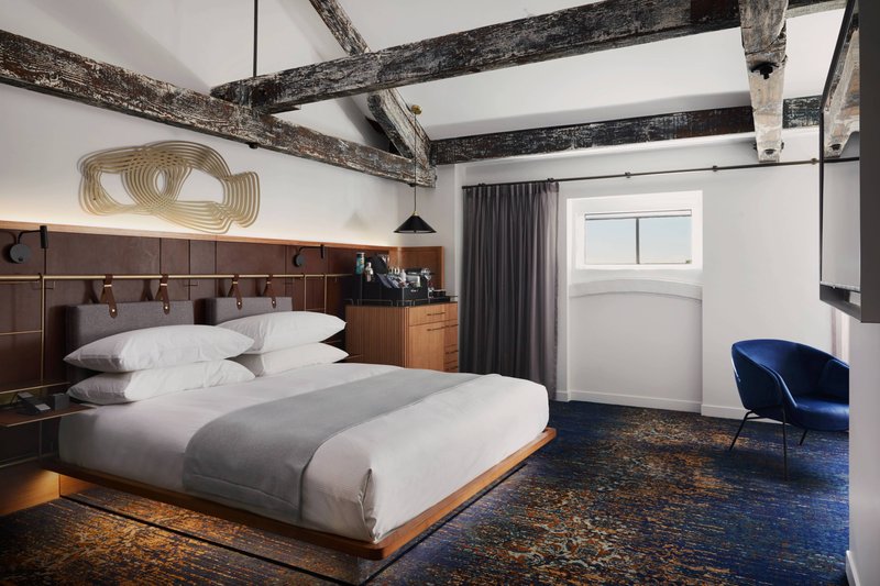 King Bridge View Guest Room