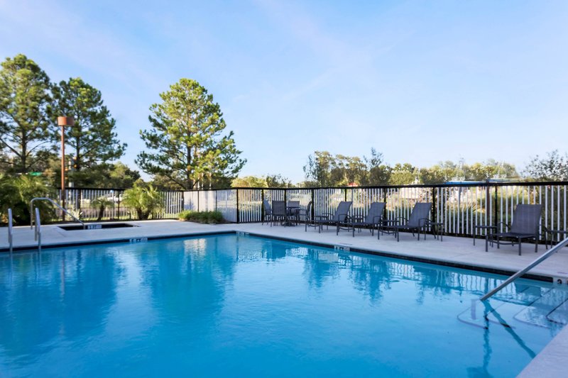 Outdoor Pool & Whirlpool