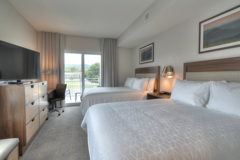 Enjoy our Two Queen Room with Balcony on the Parkway