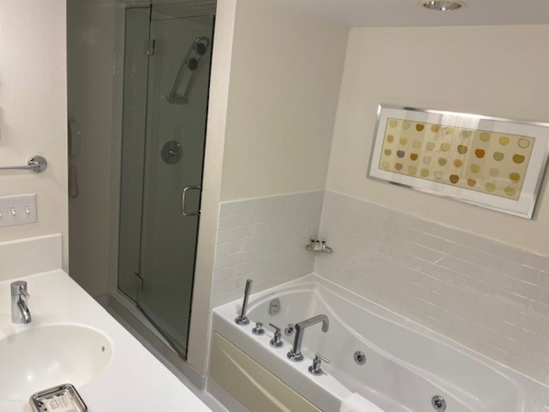 Ambassador Suite Bathroom