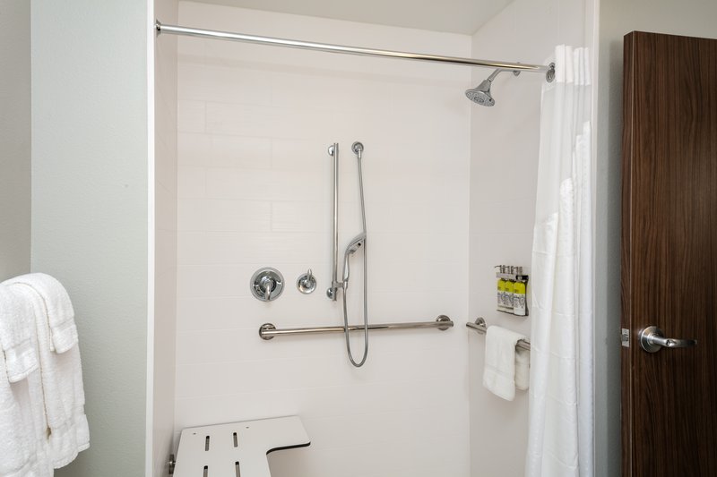 Roll-In Showers Available at our Bend, Oregon Hotel