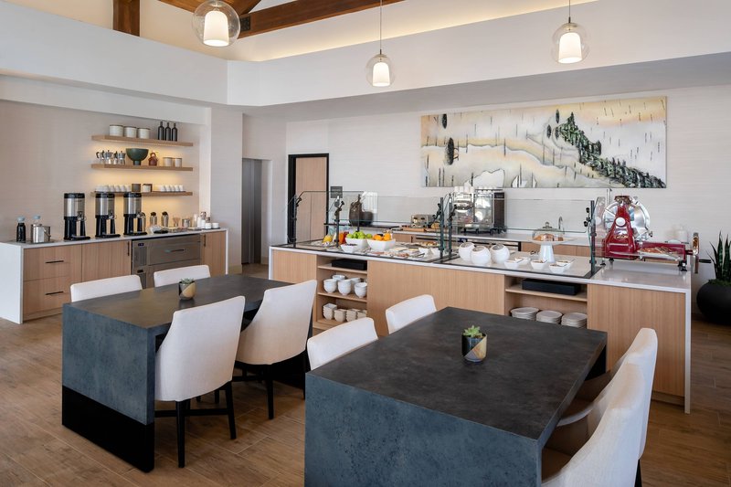 Breakfast Seating Area