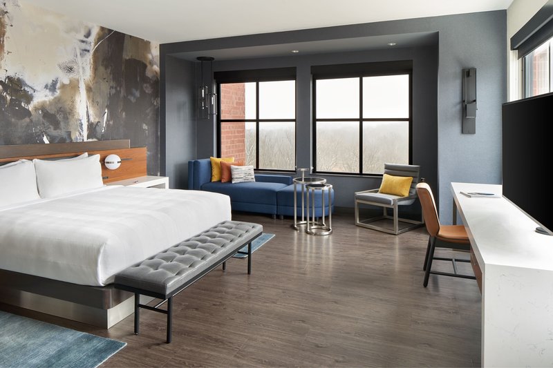 Corner King Guest Room