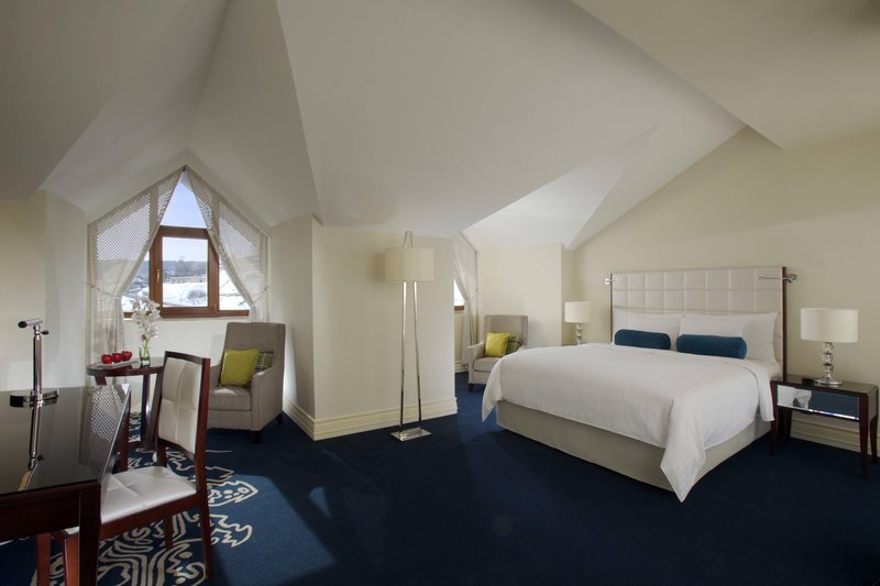 Villa King Guest Room