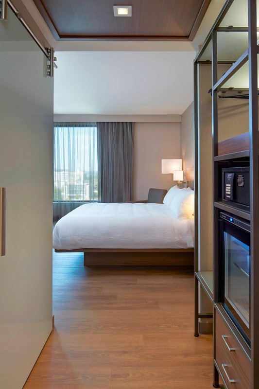 Corner King Guest Room